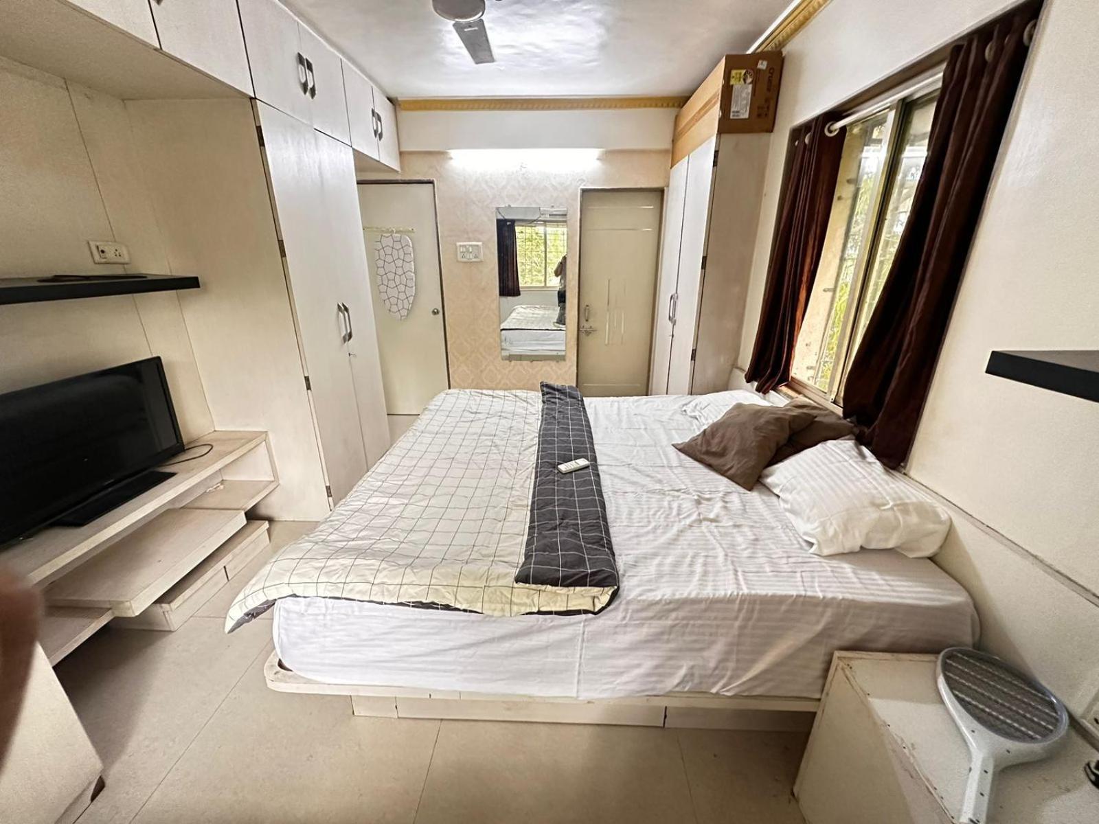 Apartment Shardaram Beside Ruby Hall Clinic & Crown Plaza *