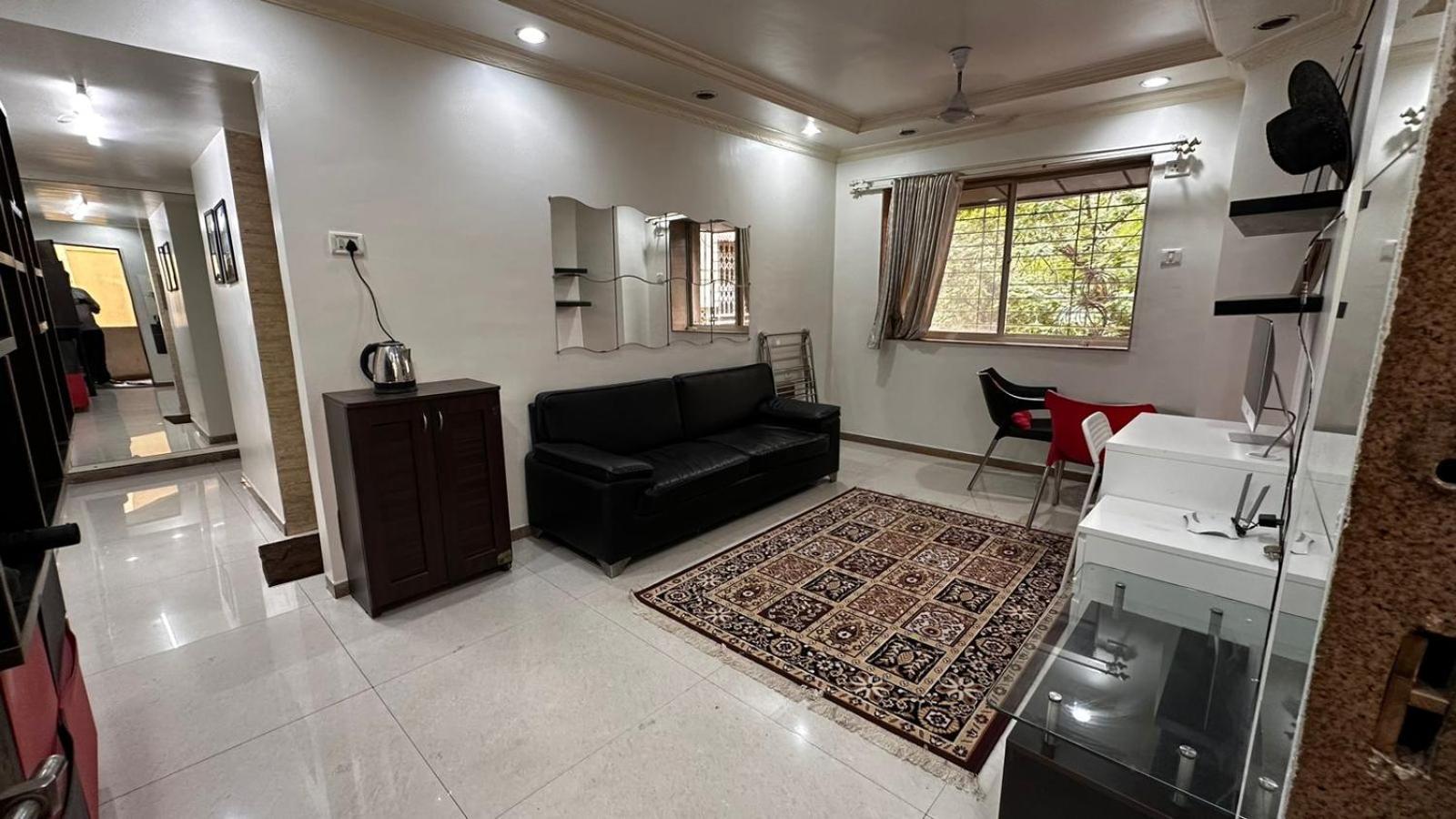Apartment Shardaram Beside Ruby Hall Clinic & Crown Plaza *